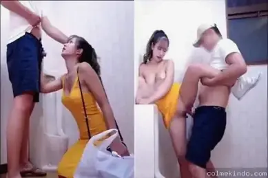 Ngewe Liar Cewek Cantik di Toilet Umum Sampai Crot