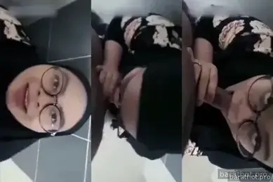 Pasangan Sembunyi-sembunyi Ngentot di Mall