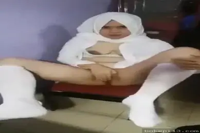 Si Putih Jilbab Colmek Sampe Jilbab Basah Kuyup